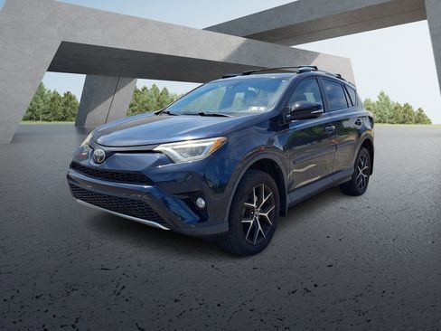 Used 2017 Toyota RAV4 SE w/ Power Extra Value Package AWD/4WD image 2