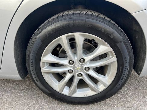 Used 2017 Chevrolet Malibu LT FWD image 27