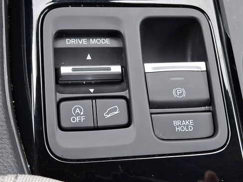 Used 2023 Honda Pilot LX image 24