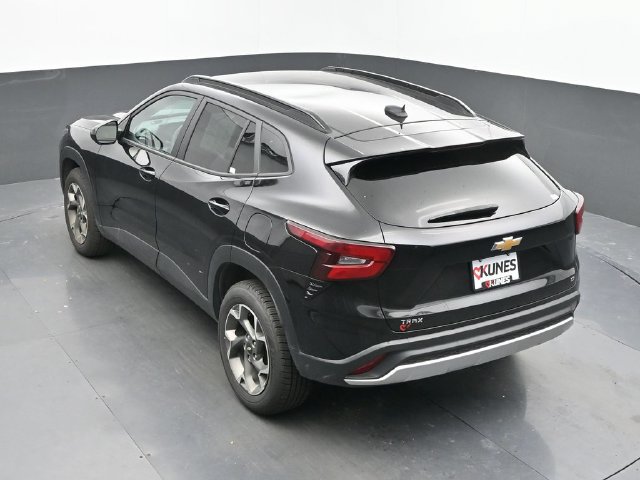 Used 2025 Chevrolet Trax LT FWD image 42
