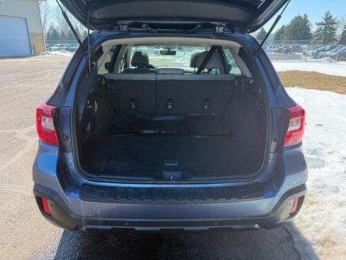 Used 2018 Subaru Outback 2.5i Limited image 3