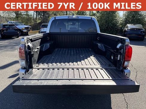 Used 2022 Toyota Tacoma TRD Off-Road w/ Technology Package image 12