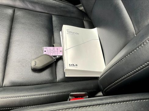 Used 2023 Kia Telluride LX image 10