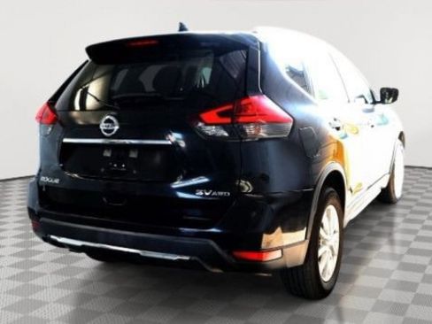 Used 2017 Nissan Rogue SV AWD/4WD image 3