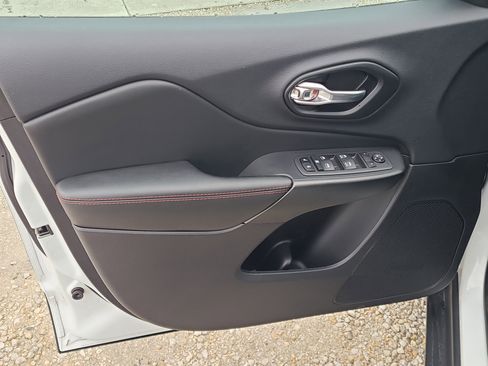 Used 2022 Jeep Cherokee Trailhawk w/ Comfort/Convenience Group image 19