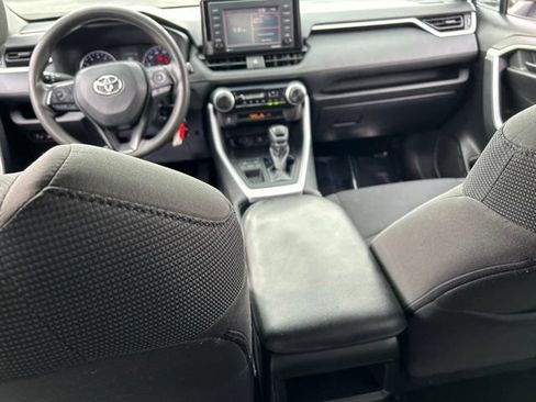 Used 2020 Toyota RAV4 LE FWD image 7