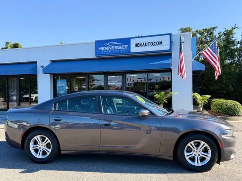 Used 2020 Dodge Charger SXT w/ Leather Interior Group RWD image 27