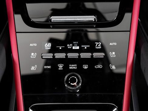 Used 2024 Porsche Cayenne image 20