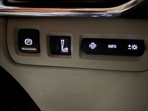 Used 2019 Cadillac XT4 Premium Luxury image 37