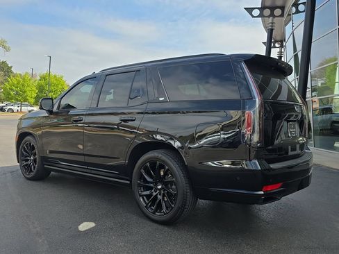 Used 2023 Cadillac Escalade Sport Platinum w/ LPO, ONYX Package image 3