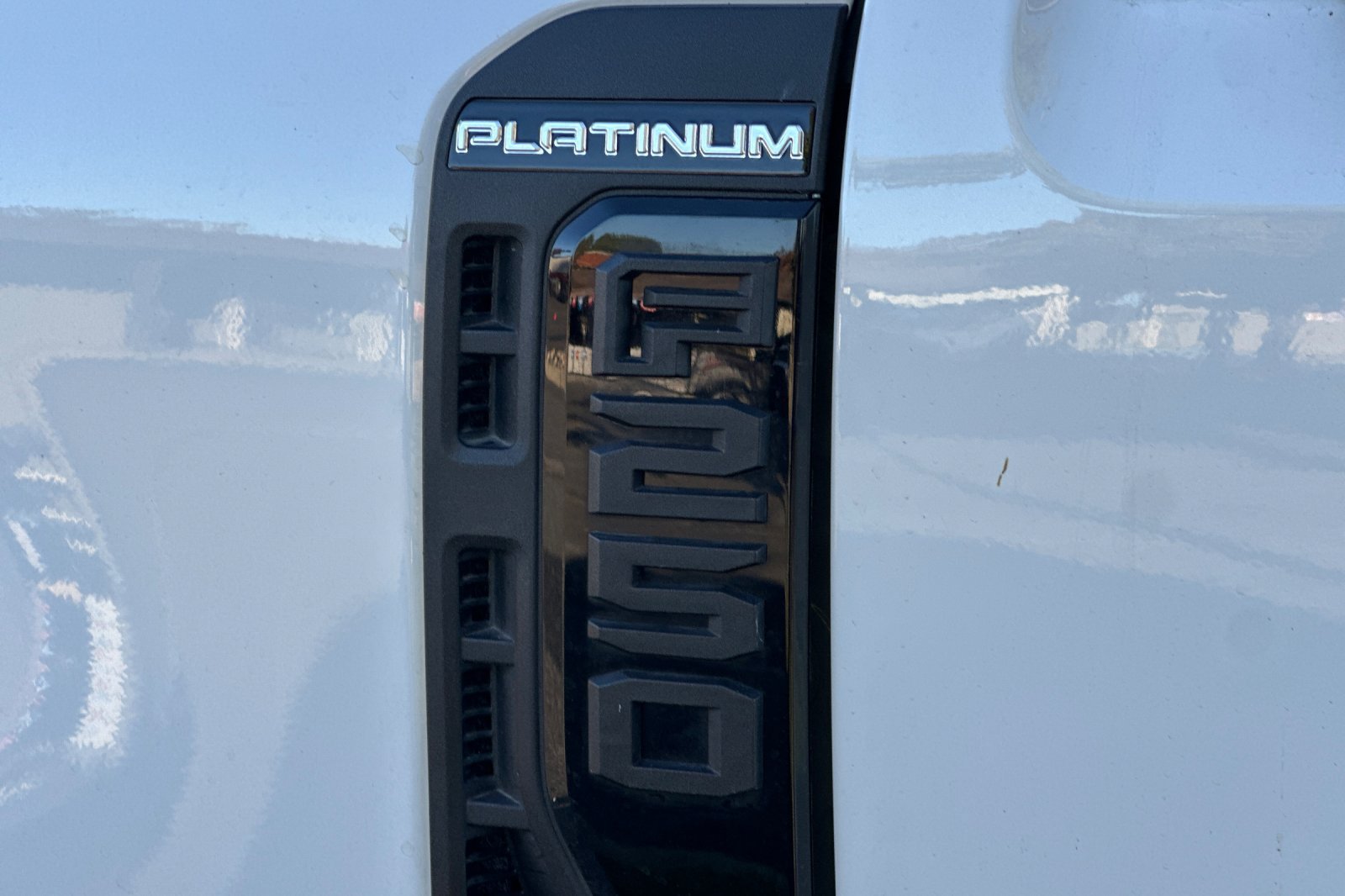 Used 2025 Ford F250 Platinum w/ Tremor Off-Road Package AWD/4WD image 24