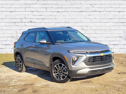 Used 2025 Chevrolet TrailBlazer LT image 1