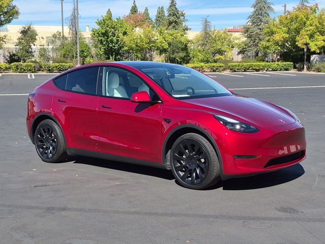 Used 2024 Tesla Model Y Long Range AWD/4WD image 3