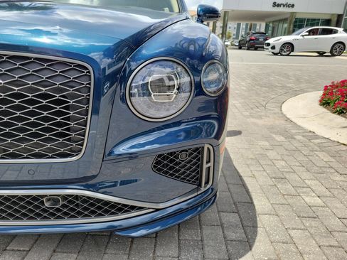Used 2025 Bentley Flying Spur Plug-In Hybrid AWD/4WD image 17