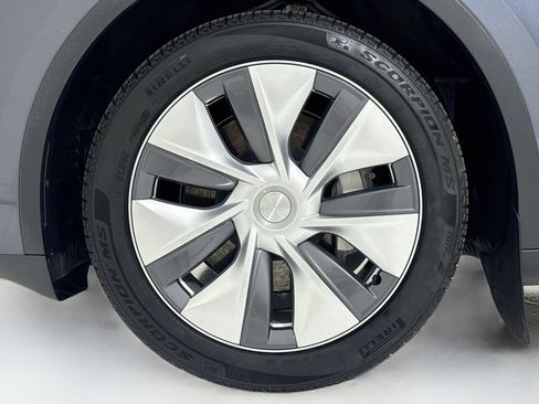 Used 2023 Tesla Model Y Long Range AWD/4WD image 26