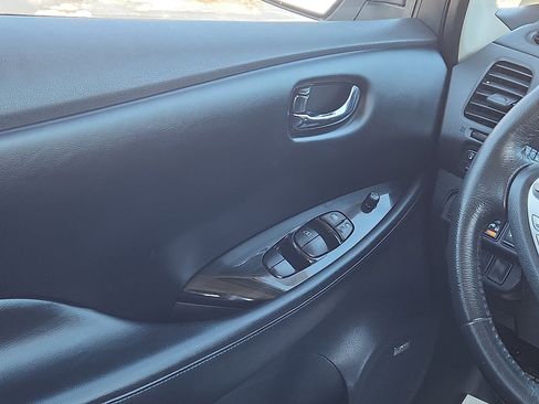 Used 2015 Nissan Leaf SL w/ Premium Package image 12