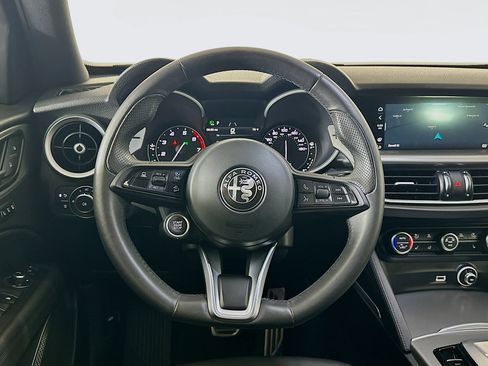 Used 2022 Alfa Romeo Stelvio Veloce image 18