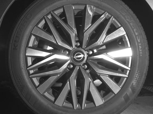 Used 2025 Nissan Altima 2.5 SV image 12