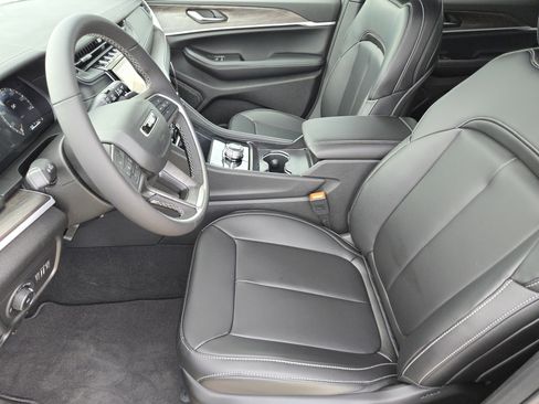 New 2025 Jeep Grand Cherokee Limited w/ Black Appearance Package image 11