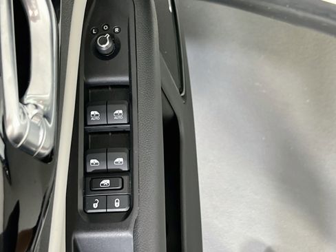 Used 2022 Jeep Compass Limited w/ Sun and Sound Group AWD/4WD image 17