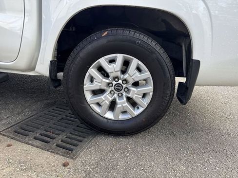 Used 2024 Nissan Frontier SV w/ SV Convenience Package image 32
