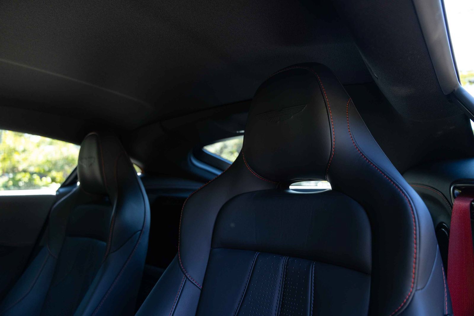 Used 2025 Aston Martin V8 Vantage Coupe RWD image 17