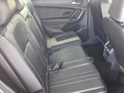 Used 2022 Volkswagen Tiguan SE FWD image 19