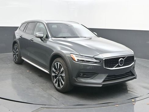 New 2026 Volvo V60 B5 Cross Country Ultra w/ Protection Package Premier AWD/4WD image 9