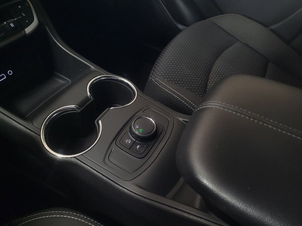 Used 2023 GMC Terrain SLE FWD image 26
