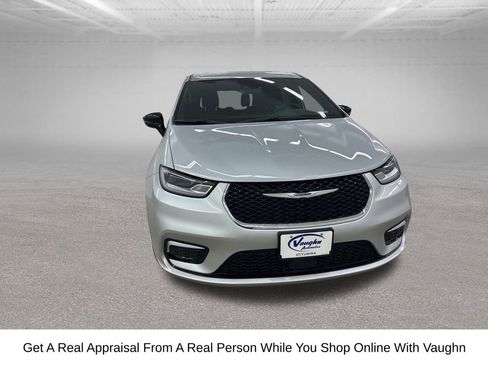 New 2026 Chrysler Pacifica Select AWD/4WD image 3