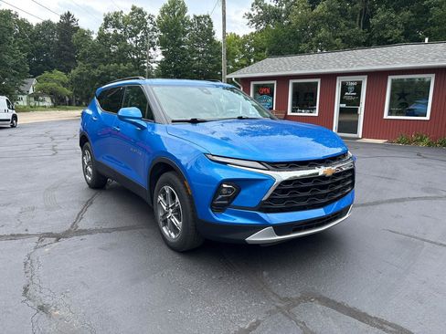 Used 2024 Chevrolet Blazer LT w/ Convenience Package FWD image 2