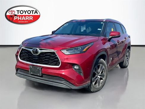 Used 2023 Toyota Highlander XLE FWD image 1