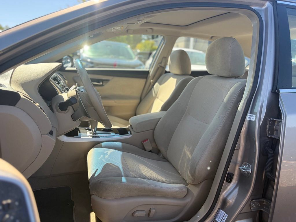 Used 2013 Nissan Altima 3.5 SV w/ Navigation Pkg FWD image 17
