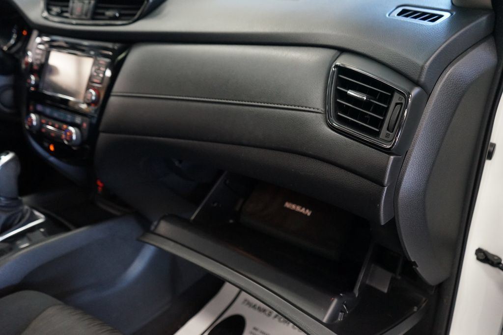 Used 2017 Nissan Rogue SV AWD/4WD image 42