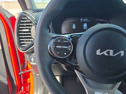 Used 2023 Kia Soul S FWD image 19