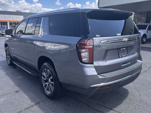 Used 2022 Chevrolet Suburban LT AWD/4WD image 8
