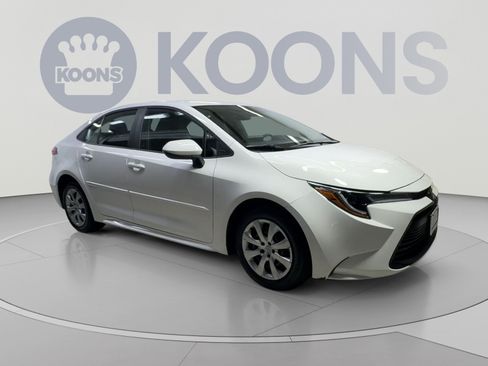 Used 2023 Toyota Corolla LE FWD image 2
