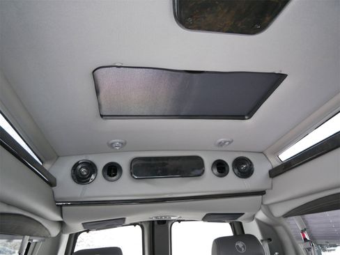 Used 2018 GMC Savana 2500 w/ Enhanced Convenience Package image 18