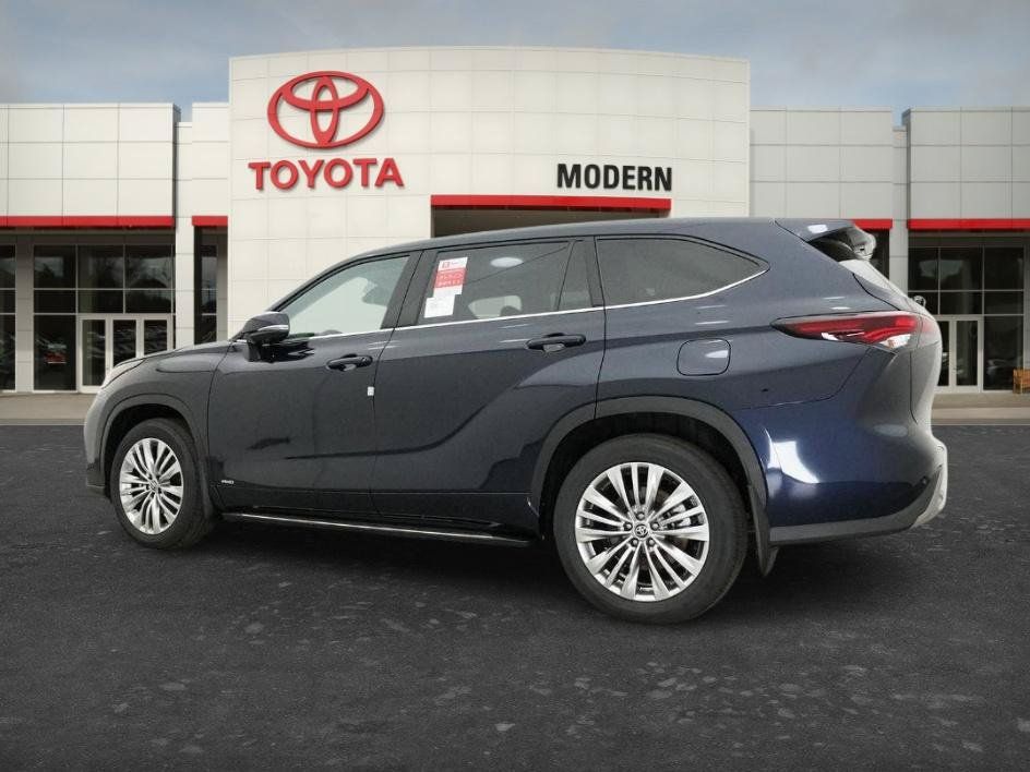 New 2026 Toyota Highlander Platinum AWD/4WD image 18