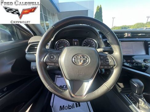 Used 2019 Toyota Camry SE FWD image 17