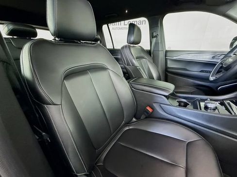 Used 2025 Jeep Grand Cherokee L Limited w/ Black Appearance Package AWD/4WD image 29