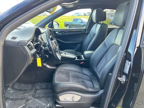 Used 2018 Porsche Macan image 16