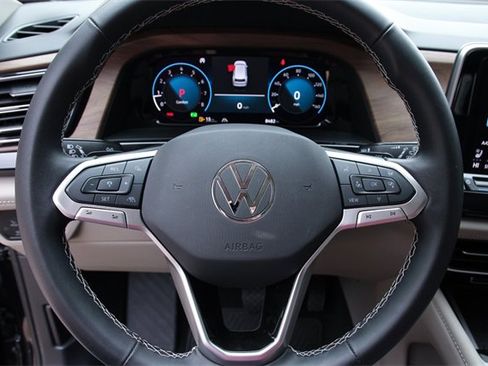 Certified 2025 Volkswagen Atlas SE image 21