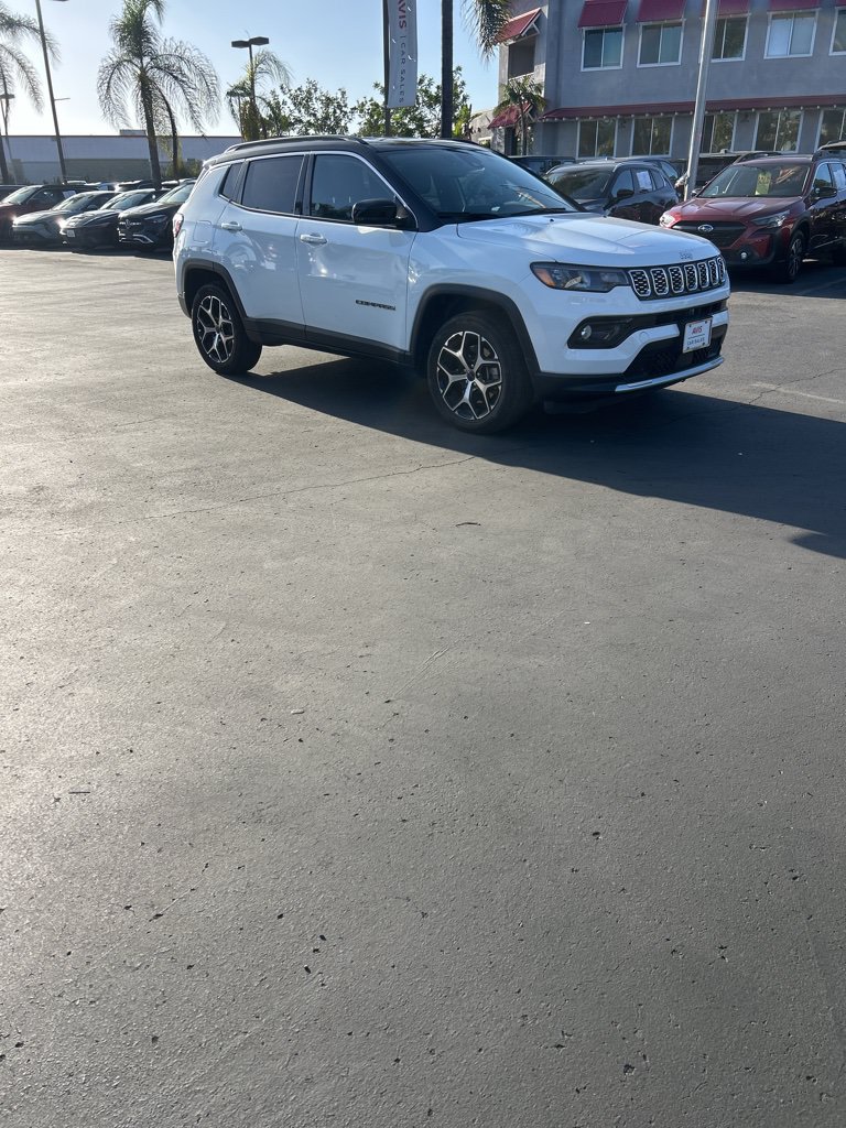 Used 2025 Jeep Compass Limited AWD/4WD image 5