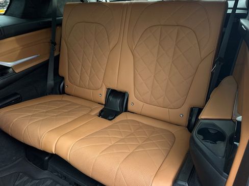 Used 2023 BMW X7 xDrive40i w/ M Sport Package image 15