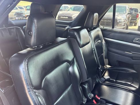 Used 2019 Ford Explorer XLT w/ Equipment Group 202A AWD/4WD image 45