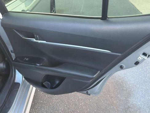 Used 2018 Toyota Camry SE w/ Convenience Package FWD image 15
