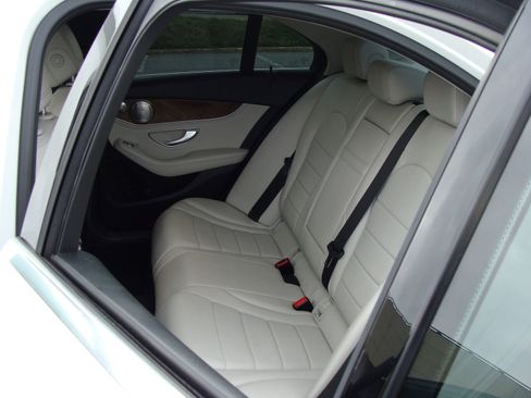 Used 2015 Mercedes-Benz C 300 4MATIC Sedan image 8