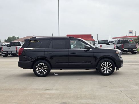 Used 2025 Ford Expedition Platinum AWD/4WD image 7