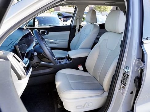 Used 2025 Kia Sorento EX w/ Panoramic Sunroof Package FWD image 16